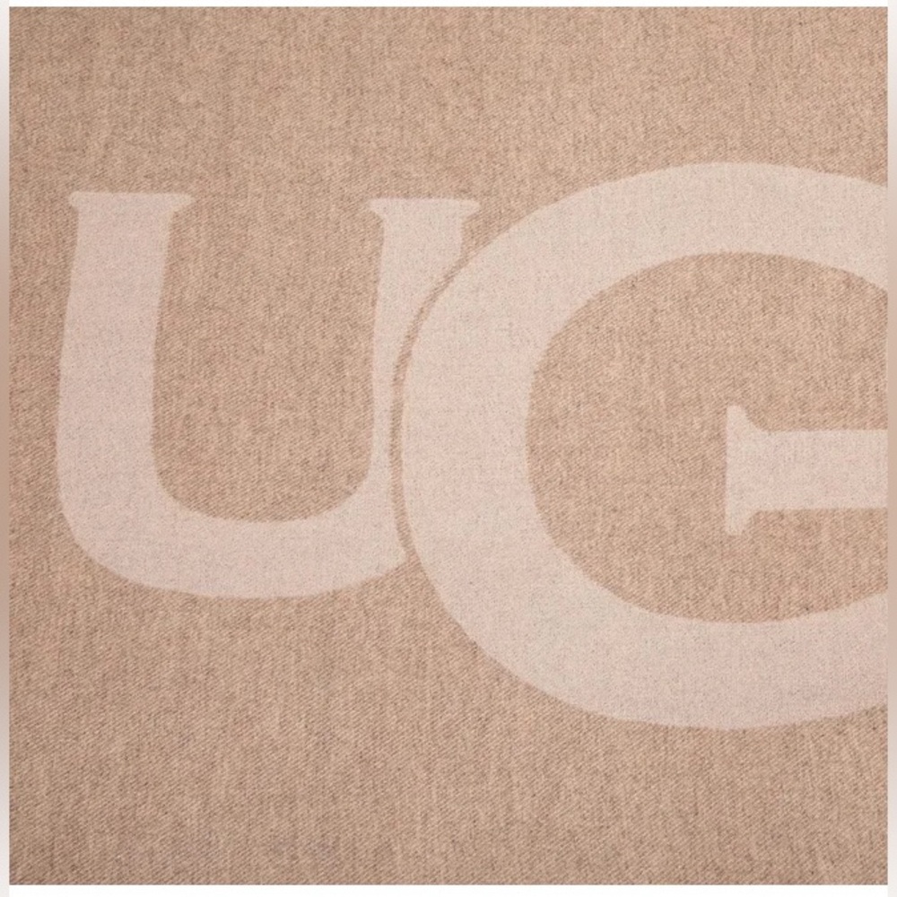 UGG Scarf W Woven Ugg Logo Scarf Beige Large Wrap - Picture 4 of 9